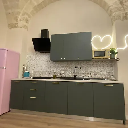 Quiet And Stylish - Center, Minutes To Station דירה